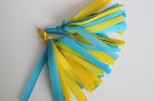 simple pom poms with olyfun