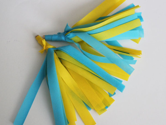 simple pom poms with olyfun