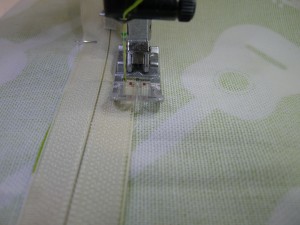 Simple Zipper Pillow 011