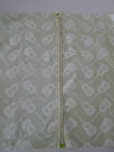 Simple Zipper Pillow 012