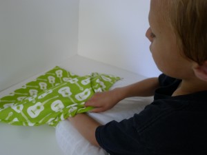 Simple Zipper Pillow 023