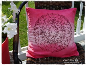 a-pillow-to-dye-for