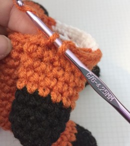 fox amigurumi assembly