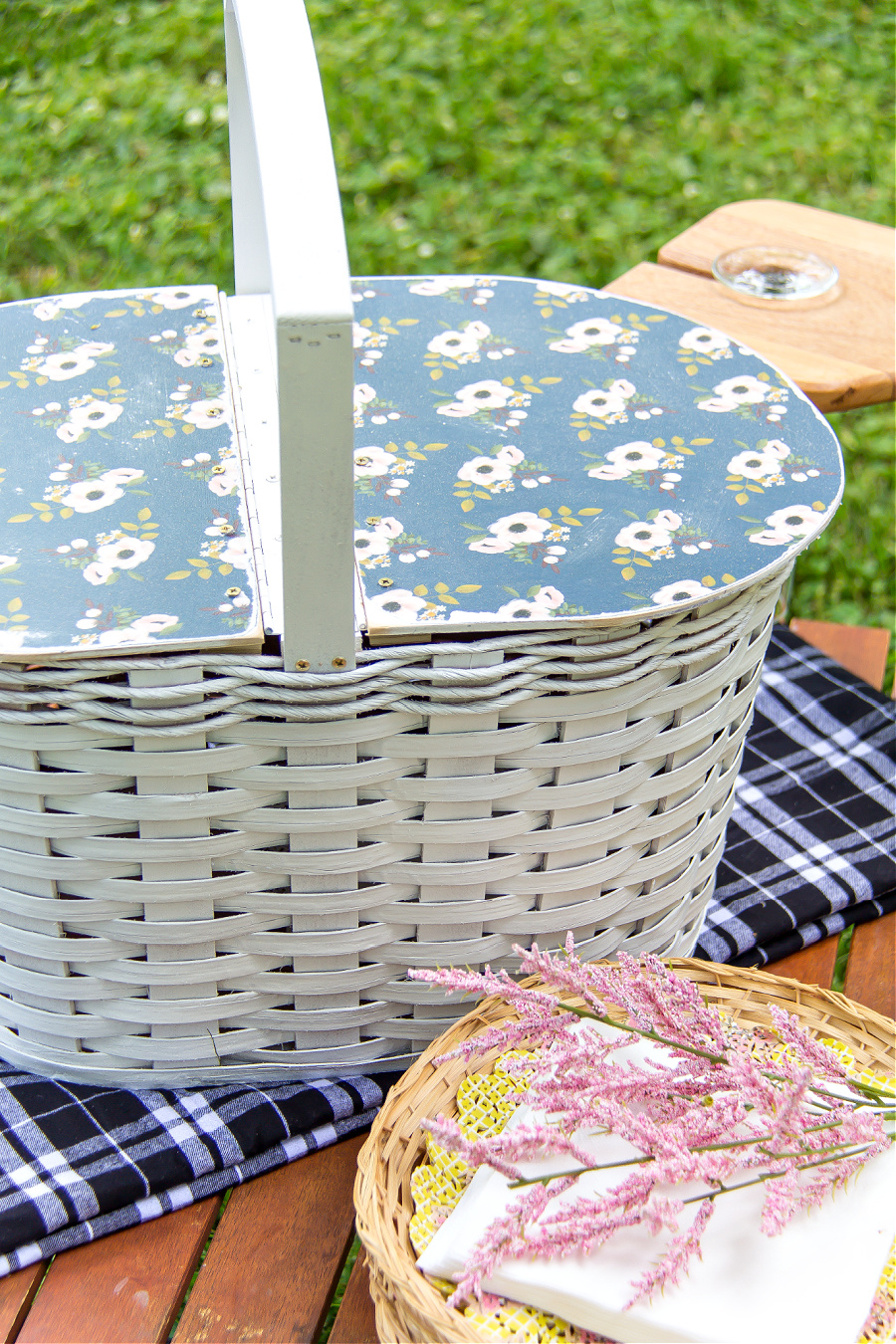 DIY picnic basket revamp!  Sewing case, Sewing projects for