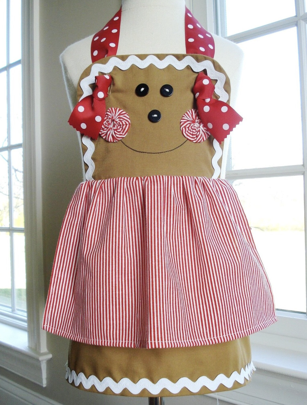 sew a gingerbread apron