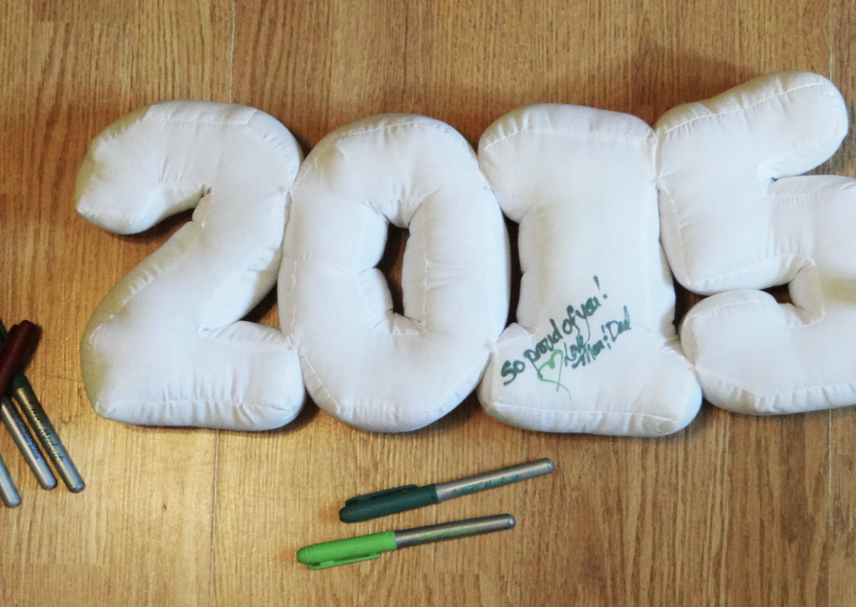 graduation autograph pillow DIY